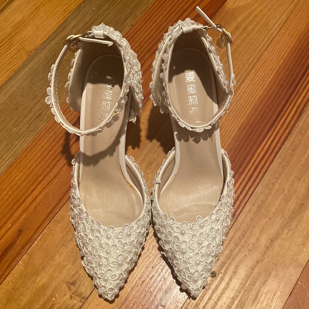 Point toe heels